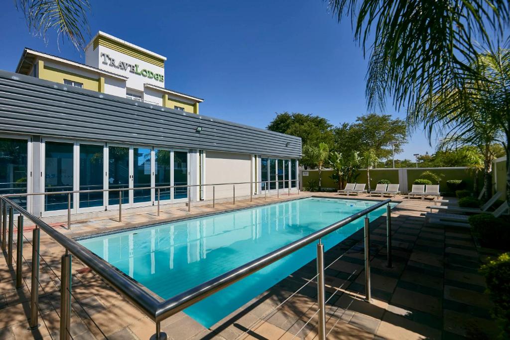 スイミングプール