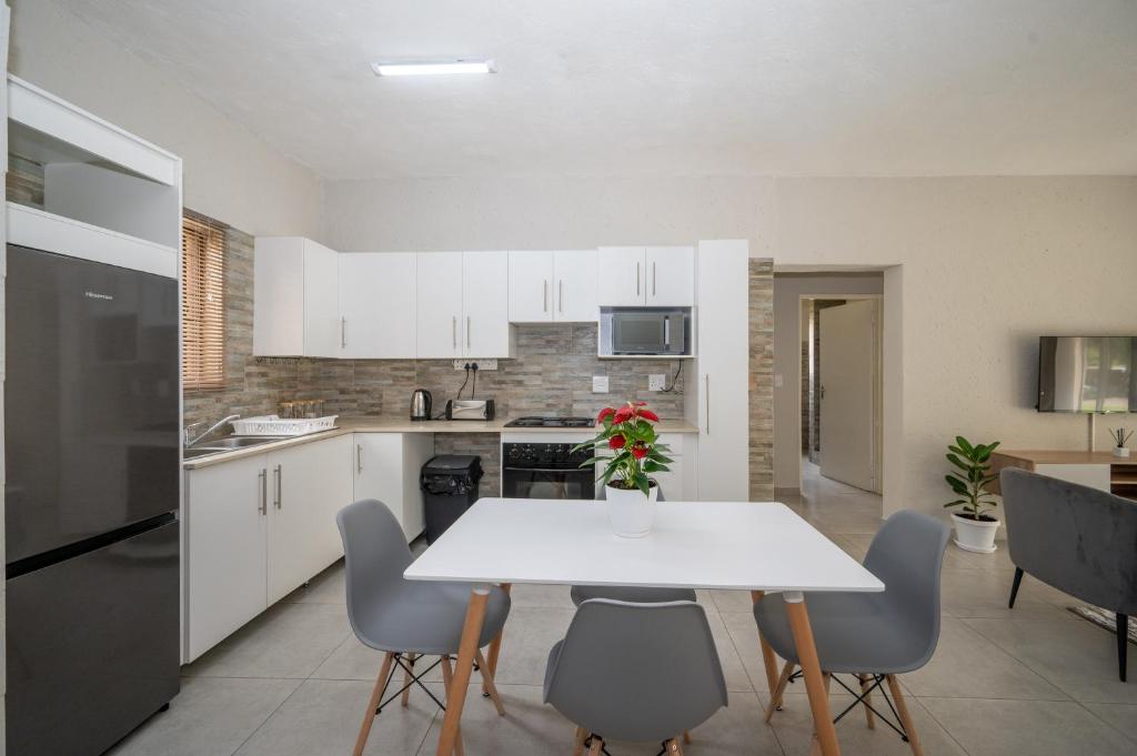 Self checkin - Modern 2 Bedroom Retreat - 103, Nelspruit