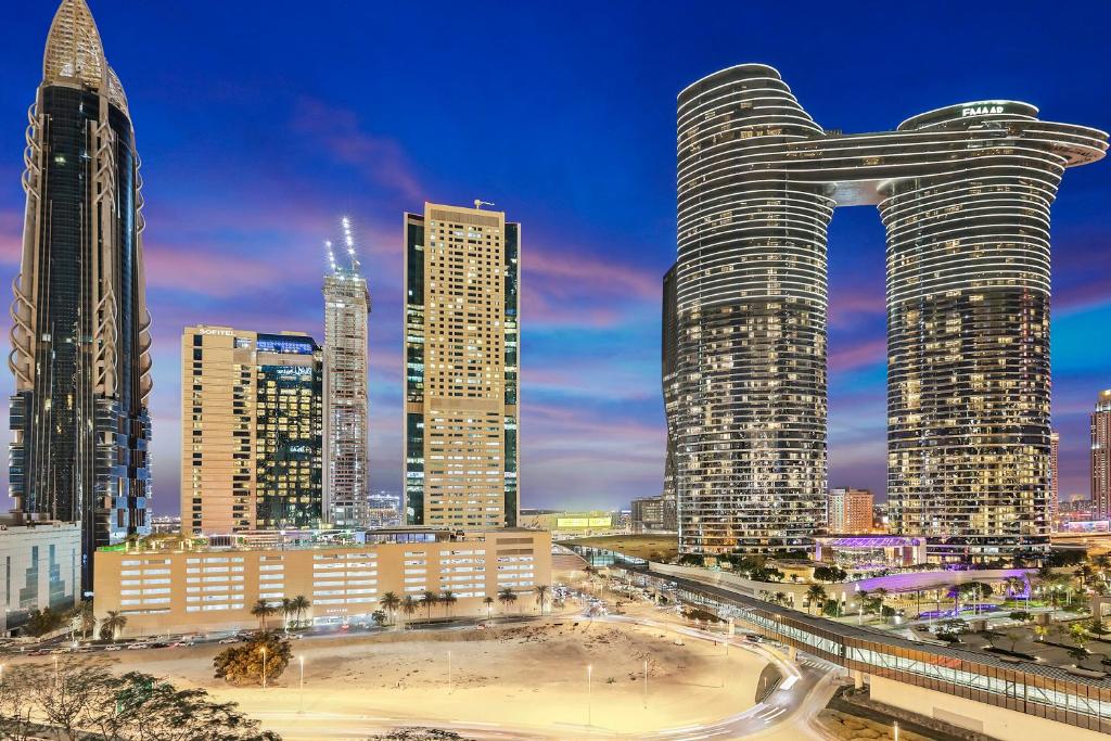 FIRST CLASS 1BR with DUBAI SKYLINE view 전경