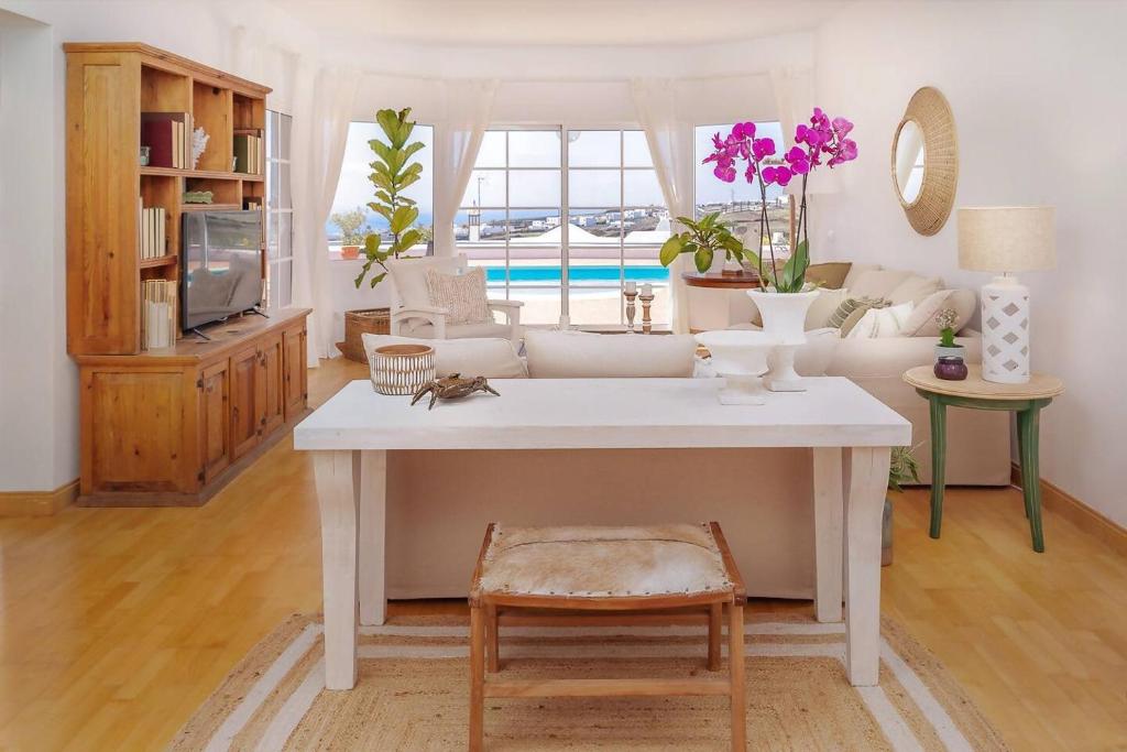 Amazing 3 Bedroom Ocean View with Pool - 4