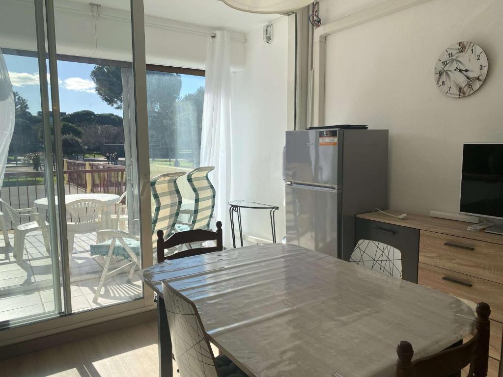 Charmant T1 rénové avec terrasse, climatisation et WiFi à Balaruc-les-Bains - FR-1-553-282 - 2