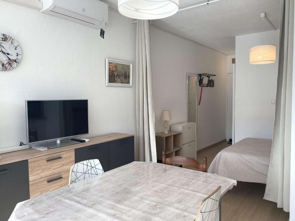 Charmant T1 rénové avec terrasse, climatisation et WiFi à Balaruc-les-Bains - FR-1-553-282 - 3