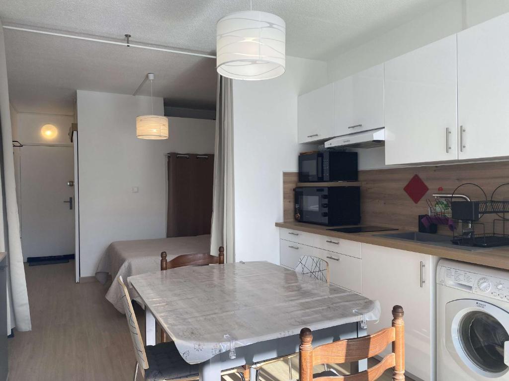 Charmant T1 rénové avec terrasse, climatisation et WiFi à Balaruc-les-Bains - FR-1-553-282 - 4