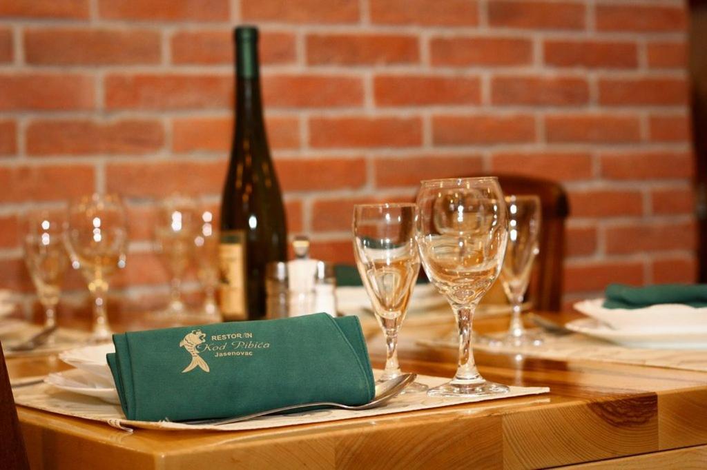 Restaurant, Kod Ribica in Krapje
