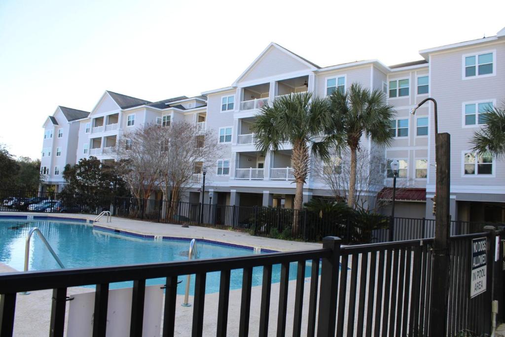 My Getaway Home, Charleston