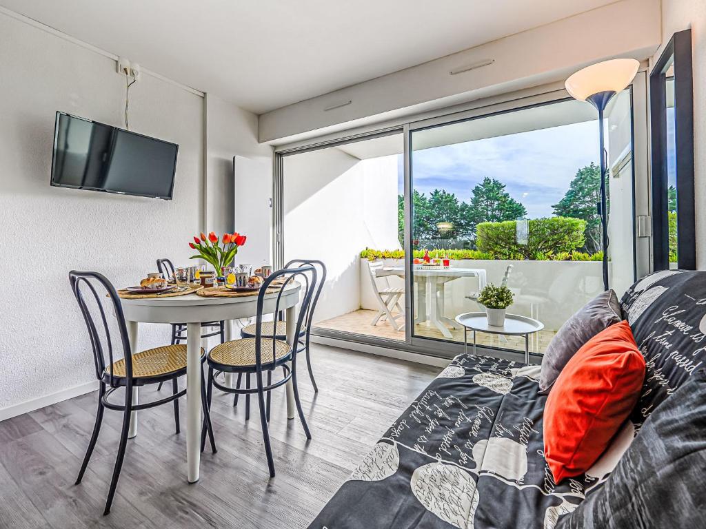 Apartment Piscine et Plage-1 by Interhome - 3