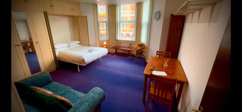 Studio Flat, Westbourne, Bournemouth, Bournemouth