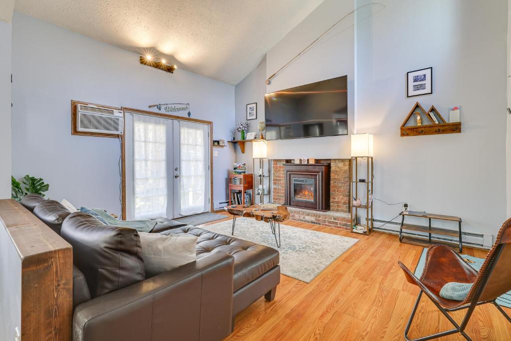 Fire Pit, Pool and Beach Access Tobyhanna Home!, Tobyhanna