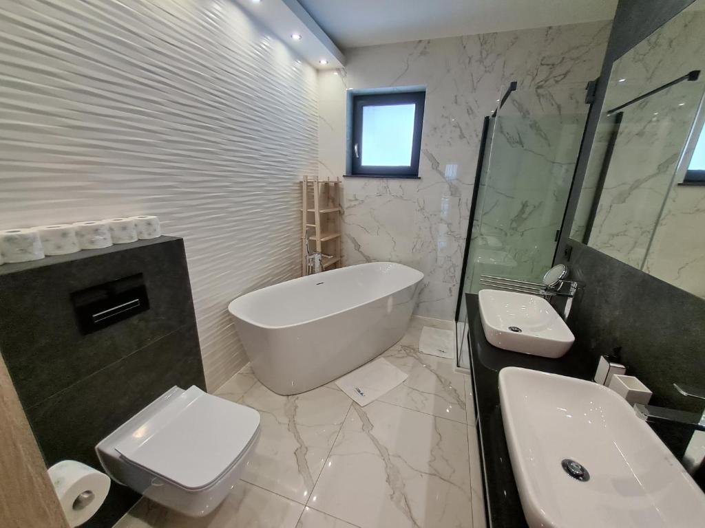Cobalt Apartments 전경
