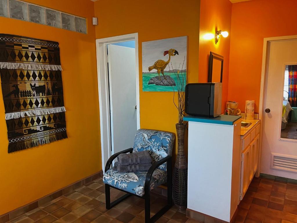 Crash & Go - Hotel Style Room - 5