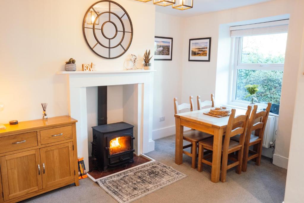 Camellia Cottage With Private Garden - photo 3