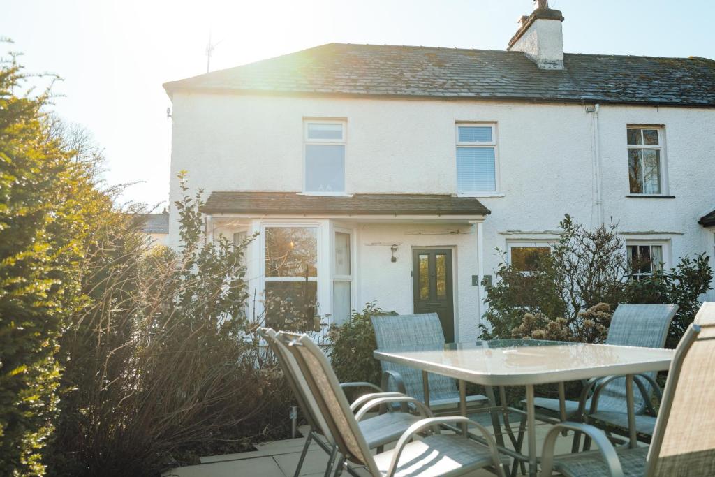 Camellia Cottage With Private Garden - photo 4