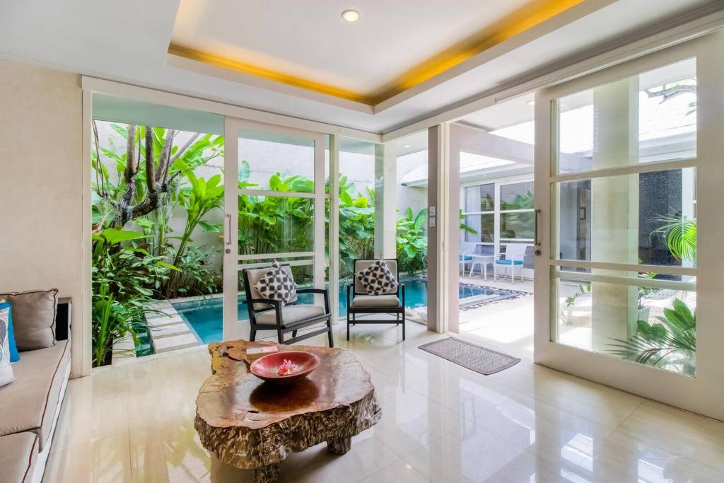 Private 2 Bed Pool Villa In Bustling Petitenget 전경