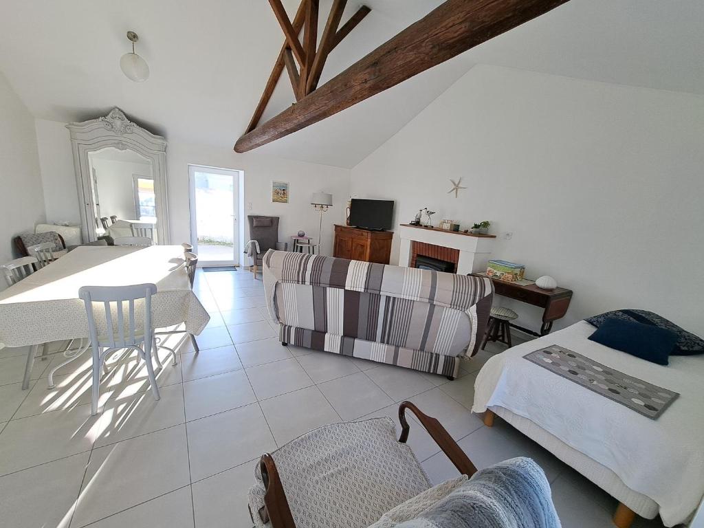 Maison confortable centre-ville avec jardin, proche commerces - FR-1-323-563 - 2