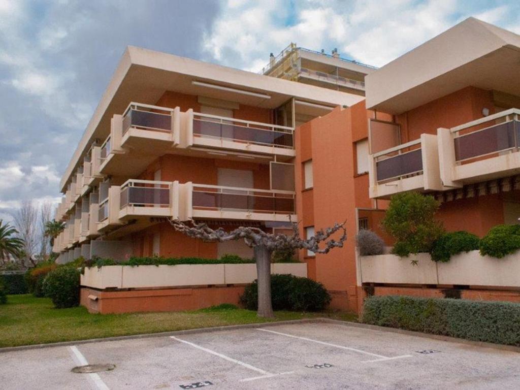 Le Lavandou: studio cabine 4p, proche plage, clim, parking - FR-1-803-81 - 3