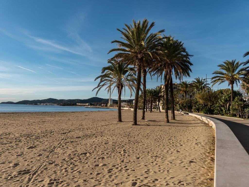 Le Lavandou: studio cabine 4p, proche plage, clim, parking - FR-1-803-81 - 4