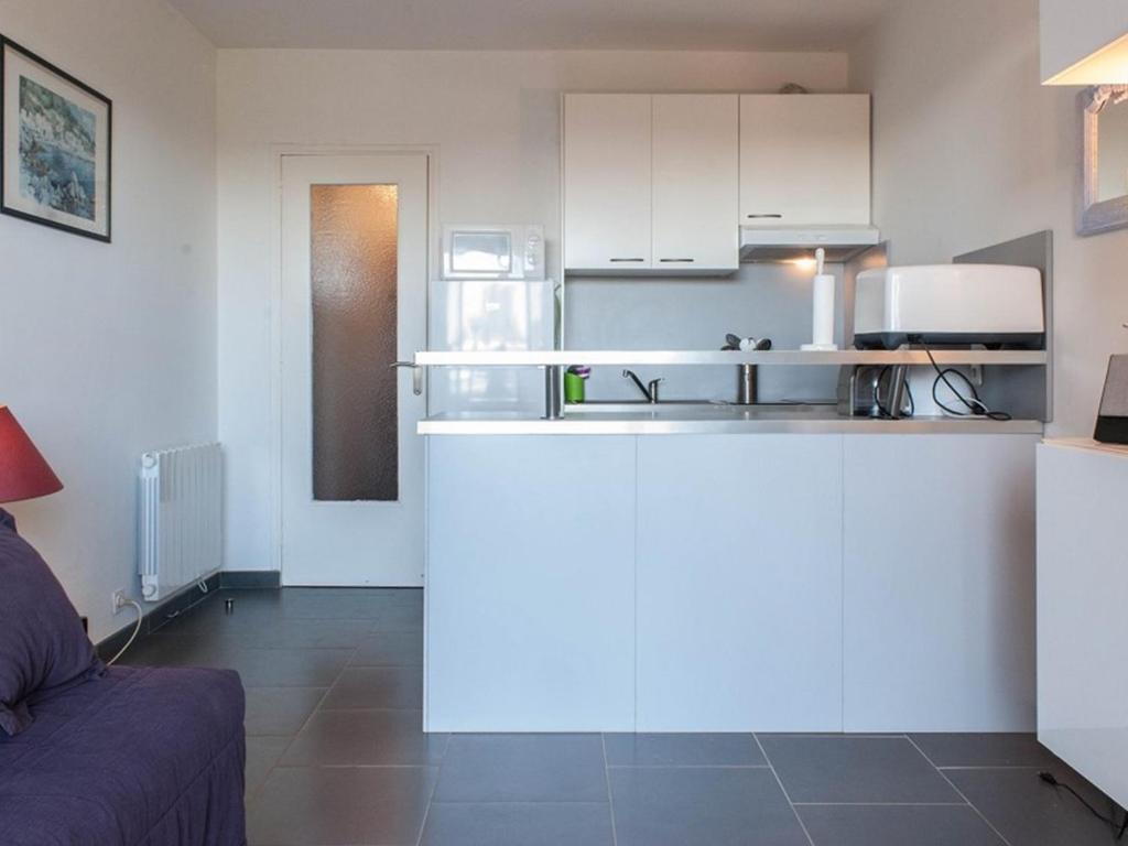 Le Lavandou: Studio cabine 4 pers, plage, parking - FR-1-803-83 - 2