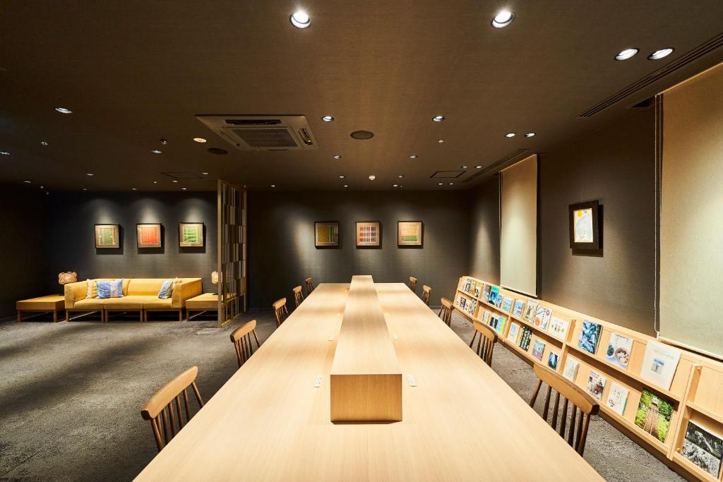 Shared lounge/TV area