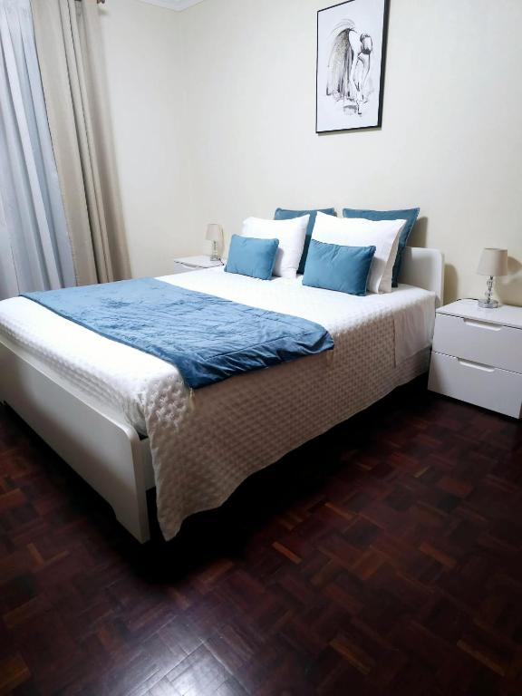 Charming Apartment in Funchal with Balcony and View, Funchal