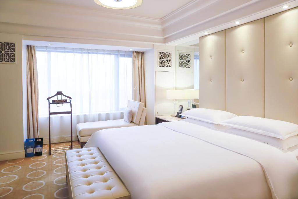 Guestroom, Sheraton Xi'an Hotel in Xian