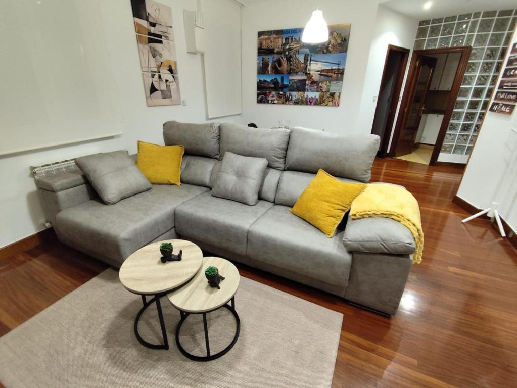 Nuevo, junto al Ayuntamiento y Casco Viejo, Bilbao