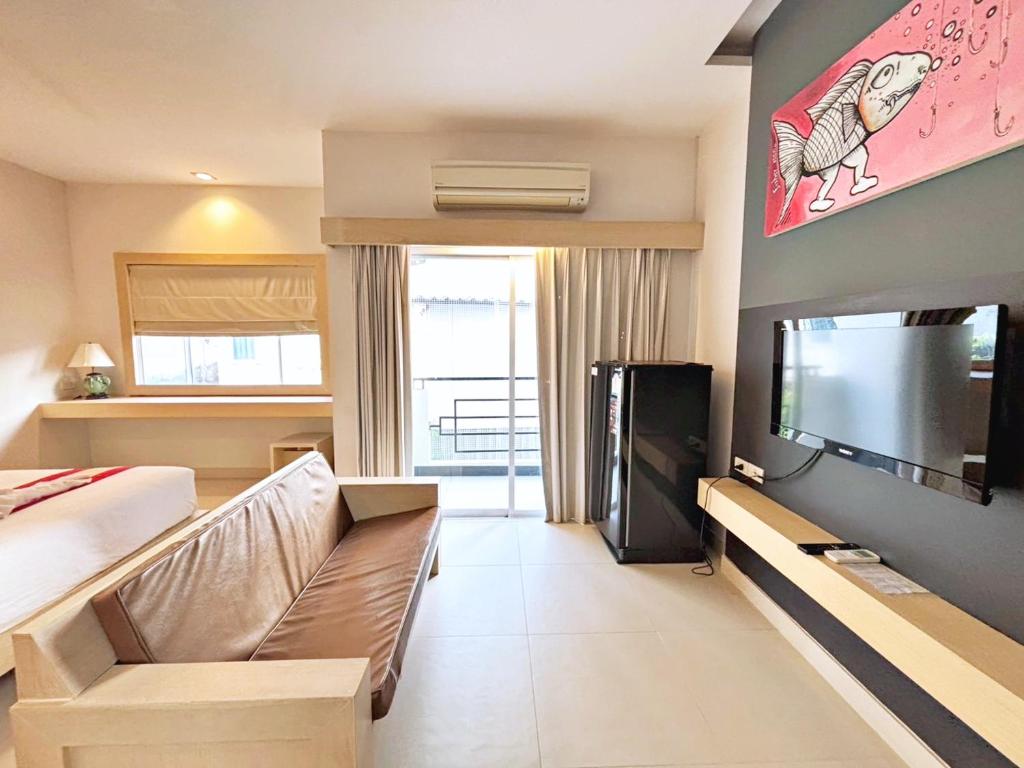 Shared lounge/TV area