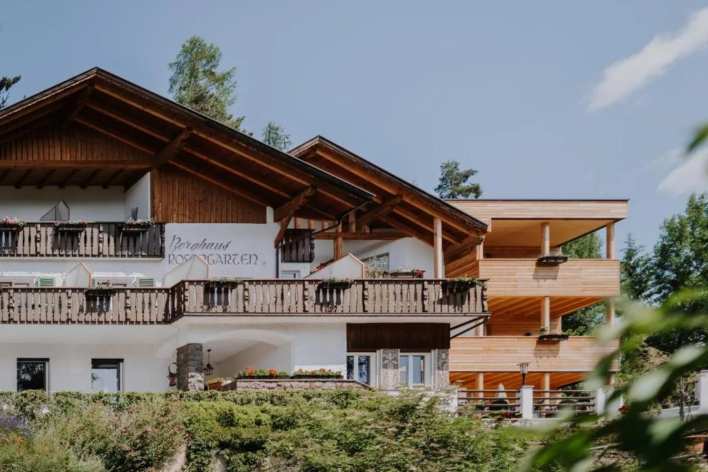 Hotel Berghaus Rosengarten, hotel in Nova Levante