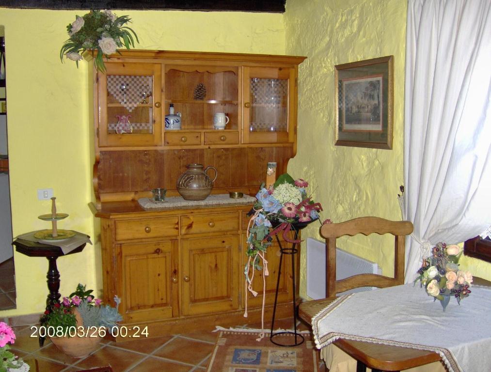 Apartment mit kleiner Innenhof-Terrasse im rustikalen Stil - 4