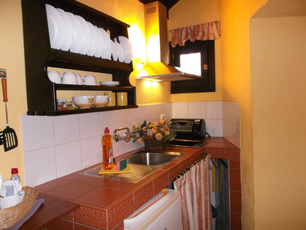 Apartment mit kleiner Innenhof-Terrasse im rustikalen Stil - 5