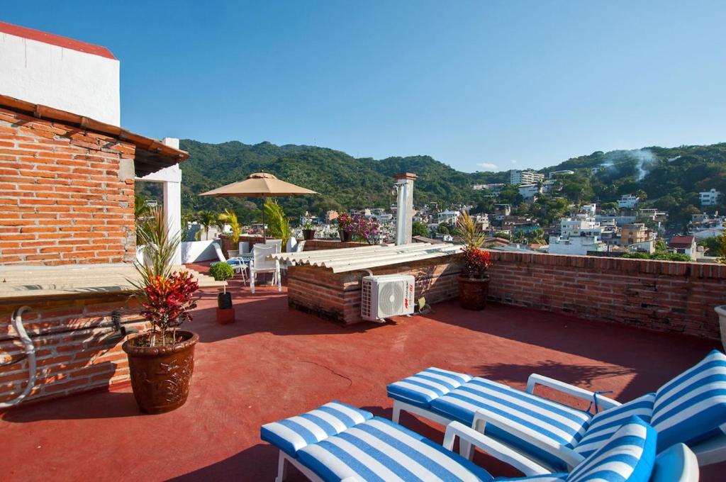 Walk To Beach & Malecon -Apartment with Sunny Roof Terrace - 3
