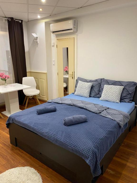 Malasits Apartman, Ráb