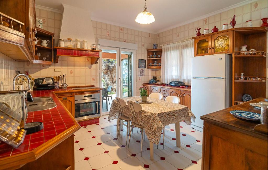 Amazing Home In Almuñecar - 4