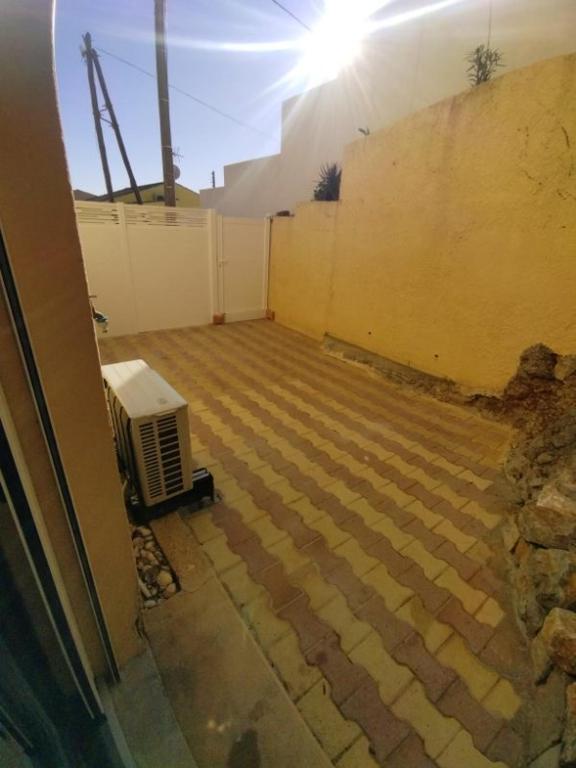 Appartement RDC avec terrasse- 3mn de la plage - 4