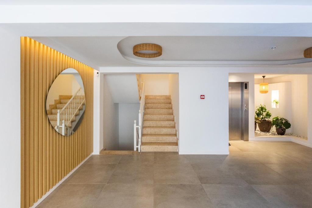 Hotel Brisa Marina — Hotel building in S'Illot, Balearic Islands
