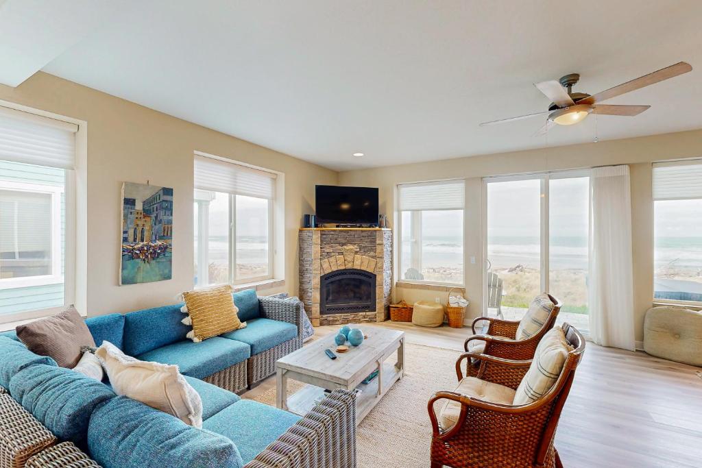 Waves & Wonder, Gold Beach