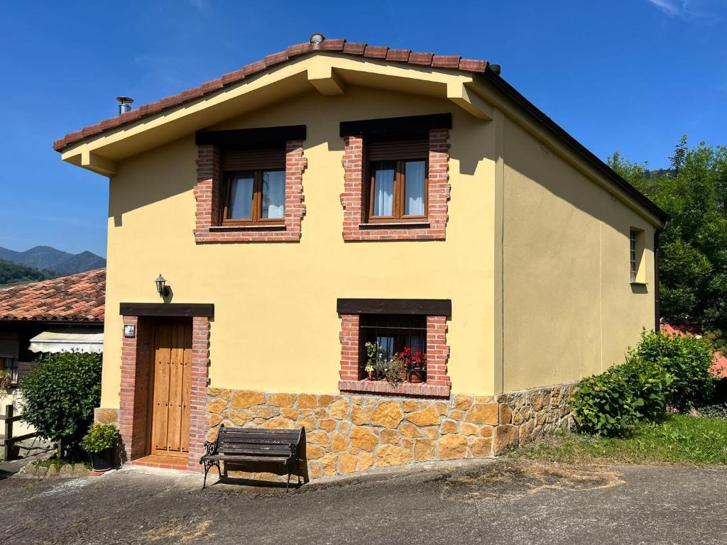 Los Pinos II, Cardes