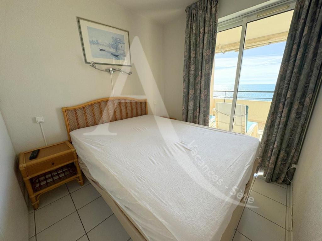 T2 COIN CHAMBRE, TERRASSE 1ERE LIGNE MER, PISCINE - 3