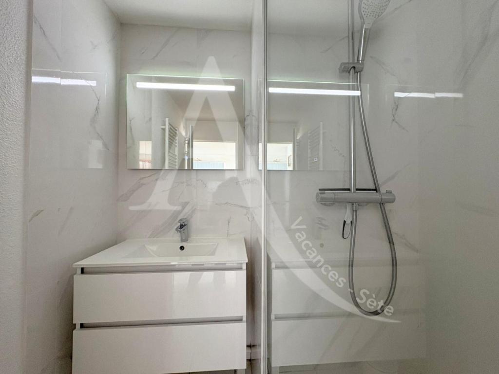 T2 COIN CHAMBRE, TERRASSE 1ERE LIGNE MER, PISCINE - 4