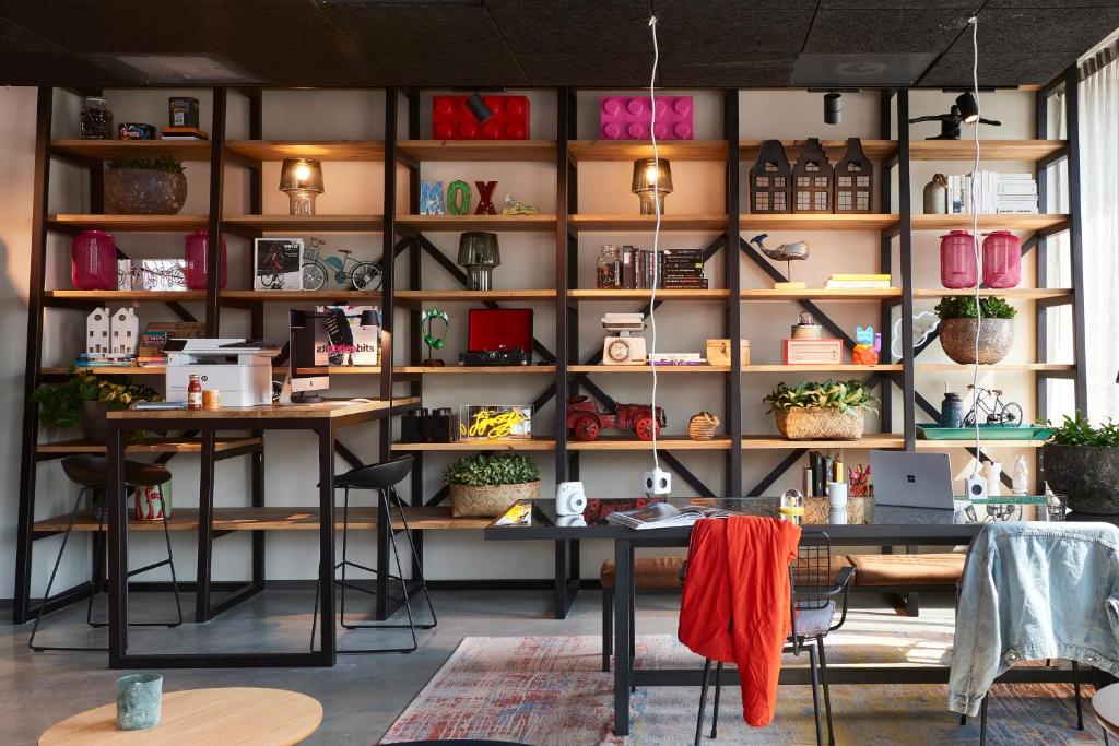 フロント・ロビー