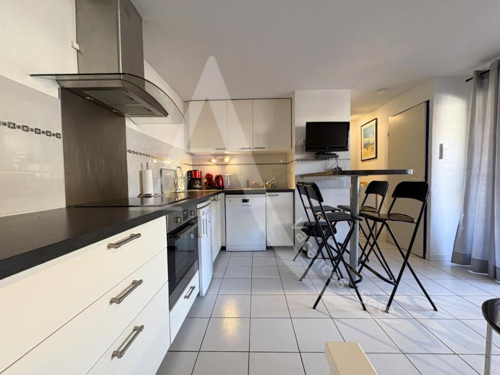 4 PERS, 1 CHAMBRE, PLAGES ET COMMERCES A PIED - 5