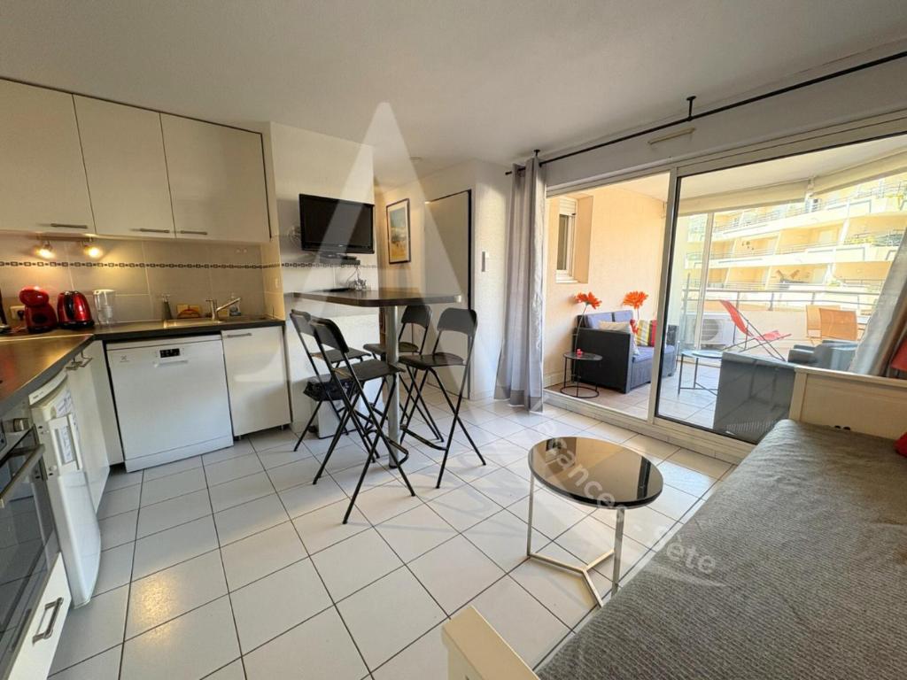 4 PERS, 1 CHAMBRE, PLAGES ET COMMERCES A PIED - 3