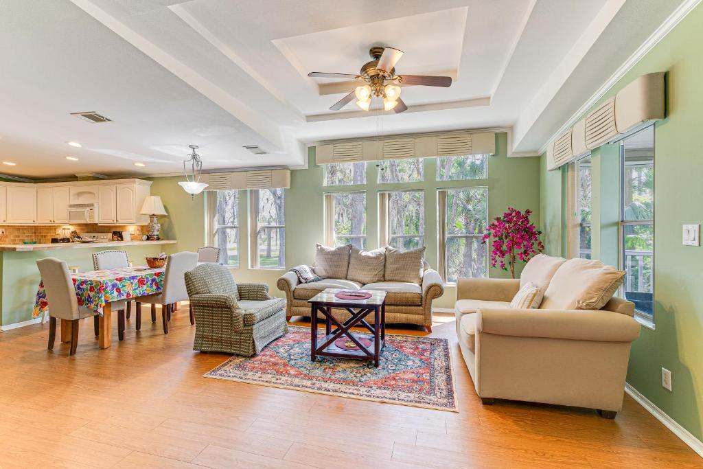 Swim, Golf and Relax Family Gem in North Fort Myers, North Fort Myers