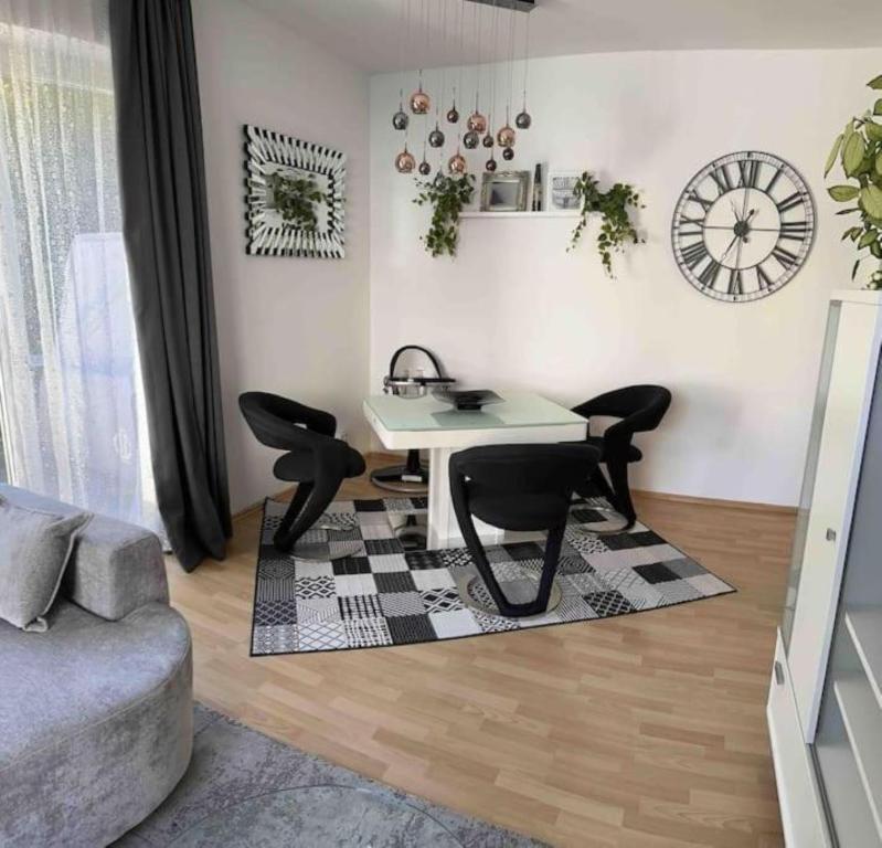 Haus Schmidhuber Ferienwohnung 1 mit 2 Schlafzimmern und Terrasse - 5