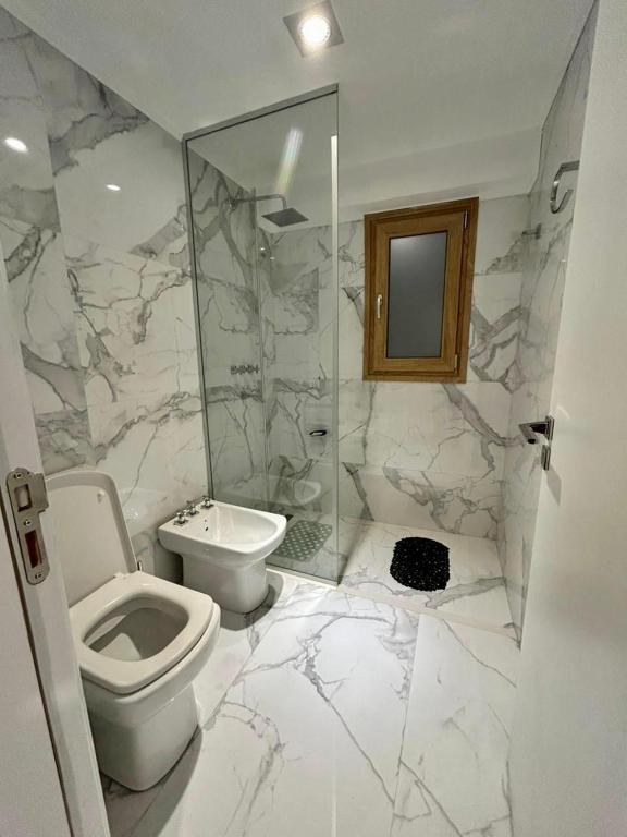 Dept in the heart of Bariloche, steps from the lake! - 5