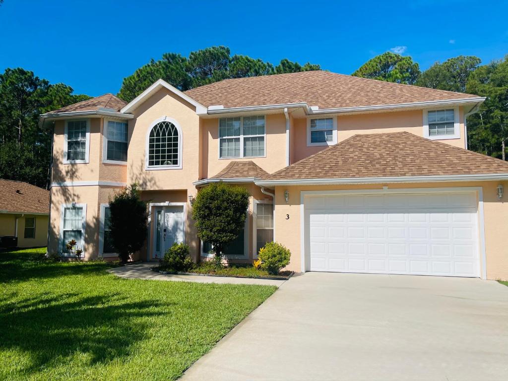 Beautiful Pool Home near the I95 Exit 284, Palm Coast