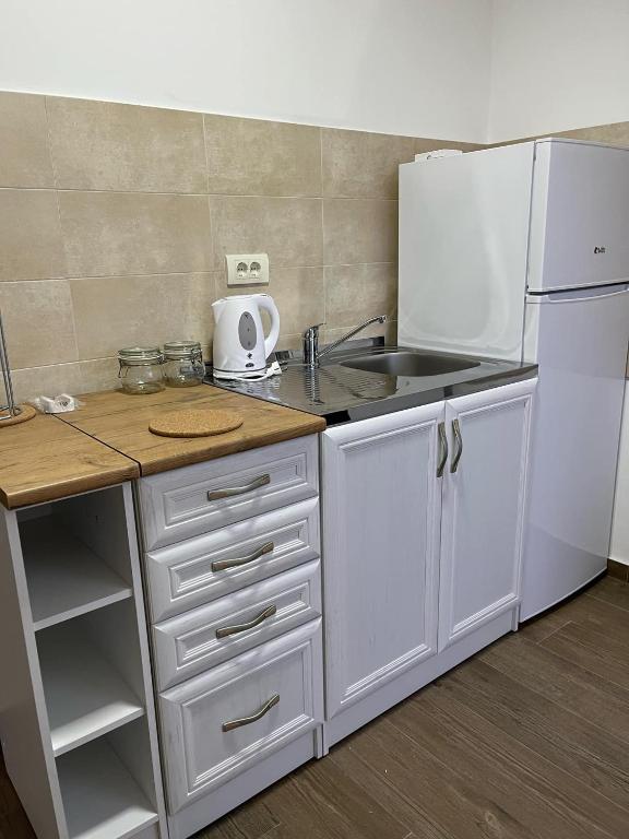 Mimura stan, Bělehrad