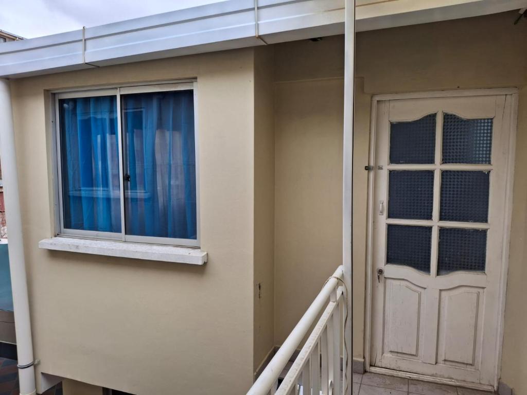 Cuarto por carnavales cerca del ingreso del carnaval, sin cama, pero con 2 colchones - 1