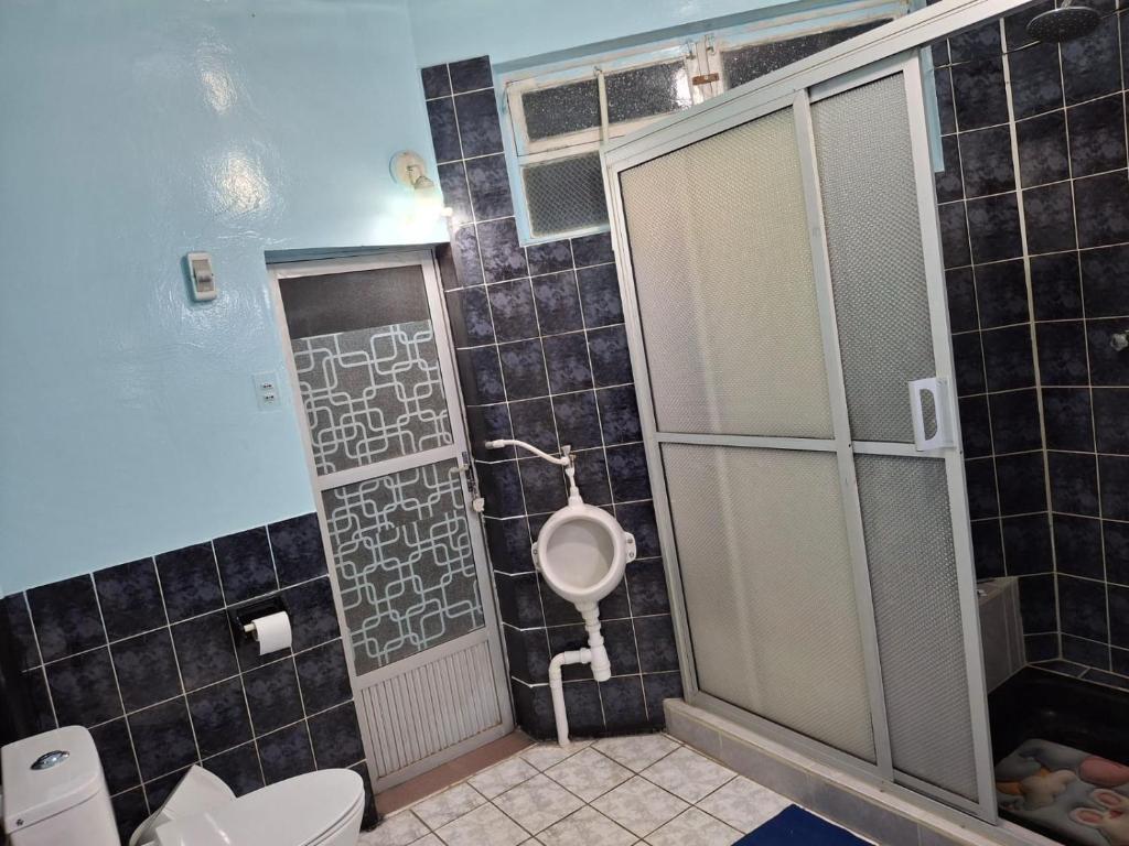 Cuarto por carnavales cerca del ingreso del carnaval, sin cama, pero con 2 colchones - 3