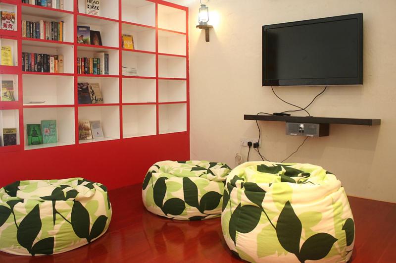 Shared lounge/TV area