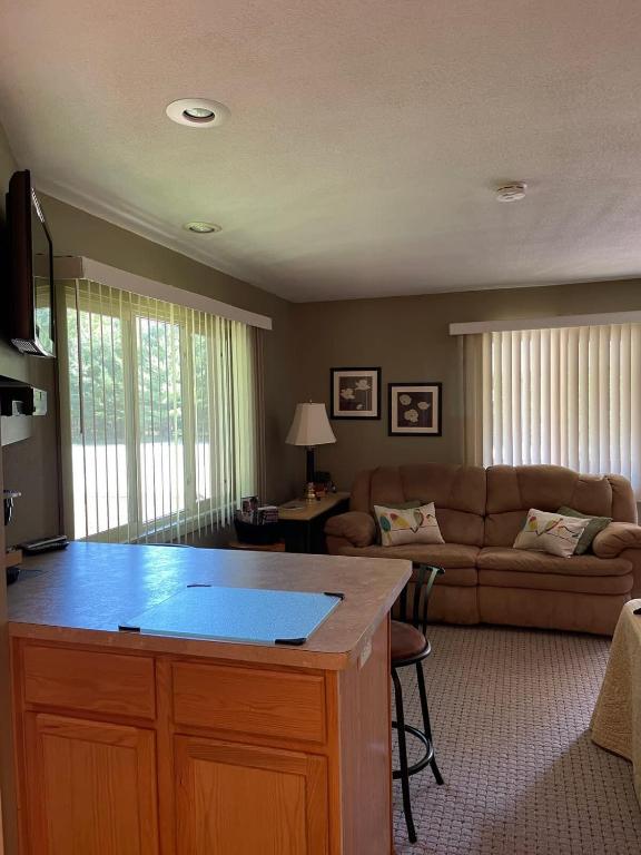 Schuss #145 Walk to ski hill, Mancelona